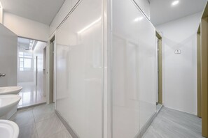  Single Bunk Bed with Shared Bathroom | Gemeinschaftsbad