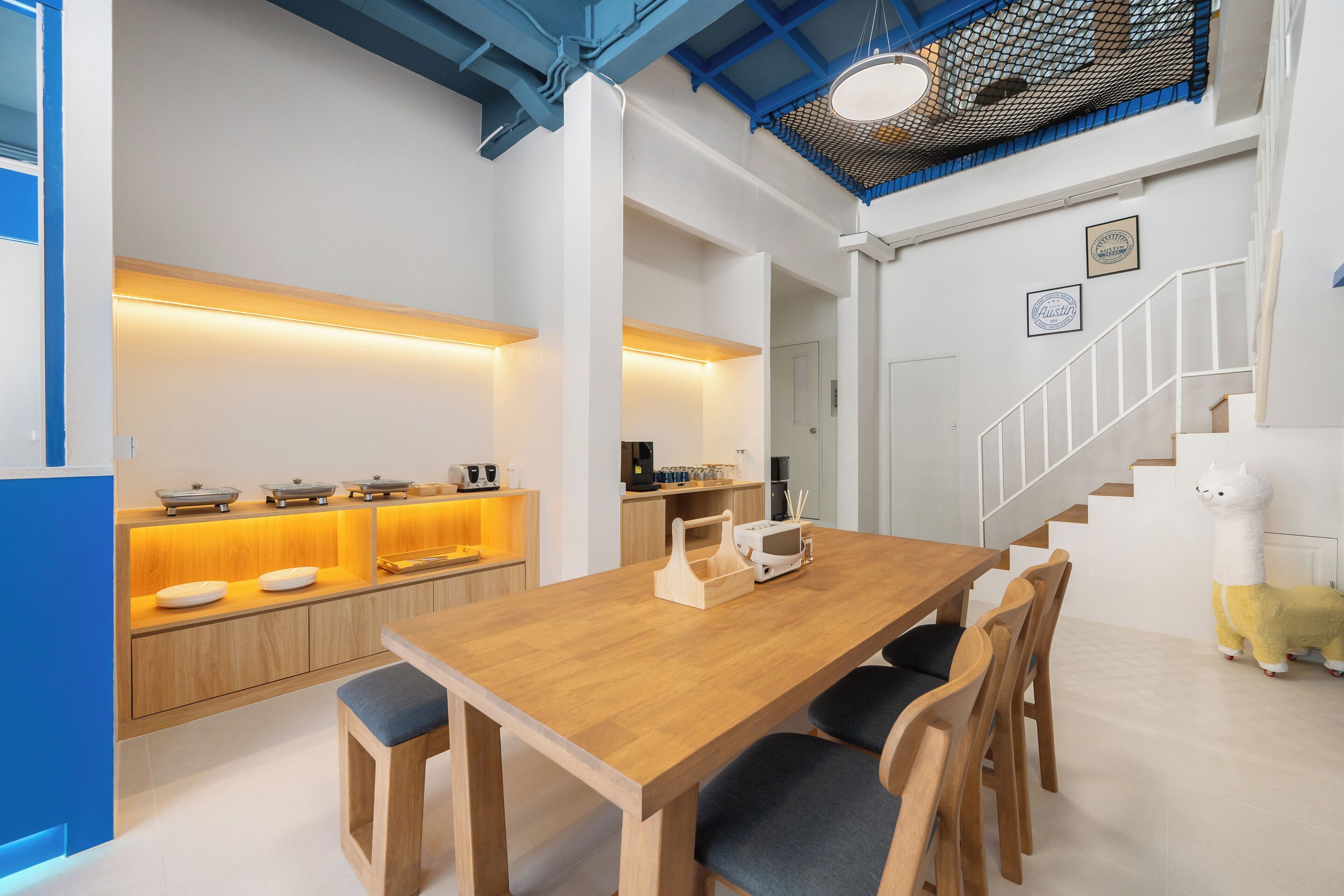 Free daily local cuisine breakfast 