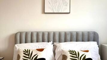 3 bedrooms, iron/ironing board, internet, bed sheets