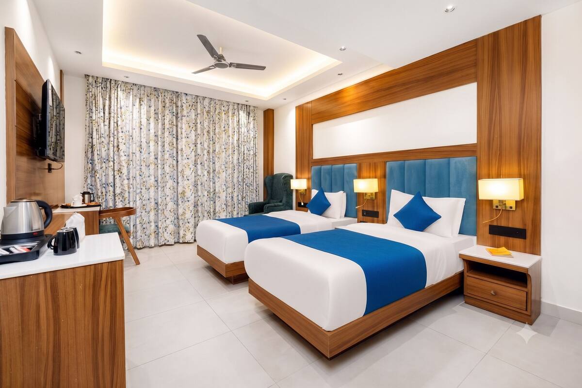 Phòng 2 giường đơn Deluxe | Bàn, bàn ủi/dụng cụ ủi quần áo, truy cập Internet không dây miễn phí 