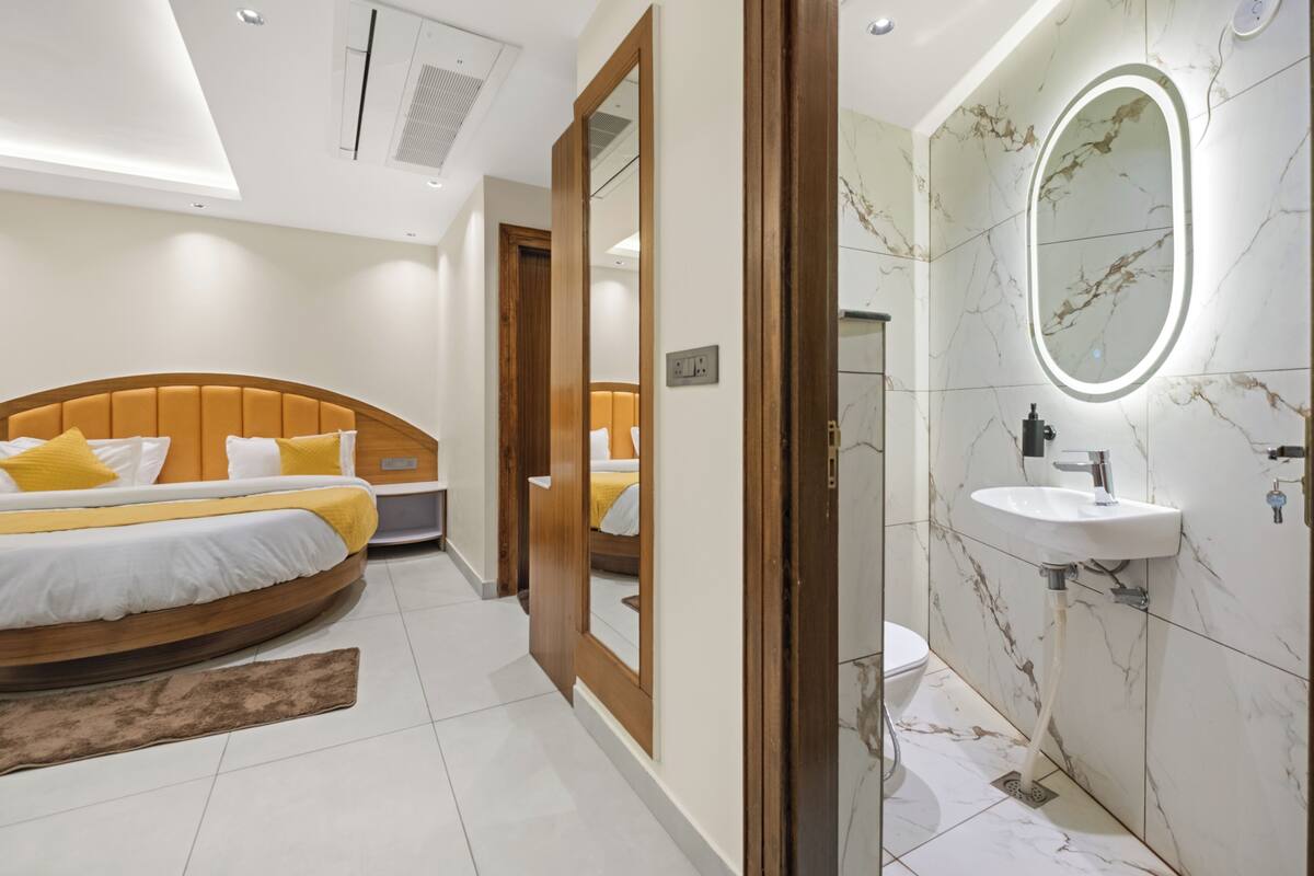 Family Suite | Desk, iron/ironing board, free WiFi