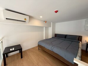 1 bedroom, Internet, bed sheets, wheelchair access - Luxurious 1-Bedroom Apartment with Private Pool in Huai Khwang (Huai Khwang)
