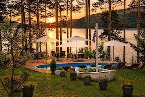 Outdoor dining - Club Paradise Bay Iskar Lake (Dolni Pasarel)