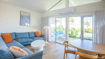 Deluxe Villa, 2 Bedrooms, Resort View | Dining room