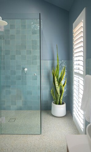 Deluxe Villa, 2 Bedrooms, Resort View | Bathroom | Separate bathtub and shower, hair dryer, towels, soap - Trentham Waters Resort (Trentham Cliffs)