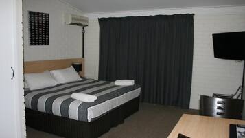 Standard Double Room, Patio | Iron/ironing board, free WiFi