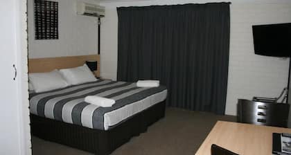 Plains Motor Inn