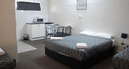 Plains Motor Inn
