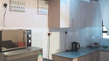 Fridge, microwave, stovetop, cookware/dishes/utensils