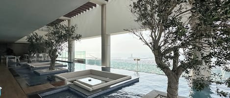 Appartement, balcon, vue sur la ville | Piscine | 2 piscines extérieures