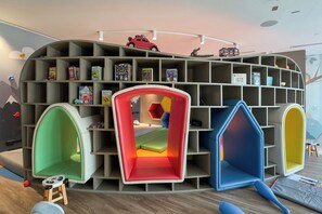 Apartment, Balkon, Stadtblick | Kinderbereich