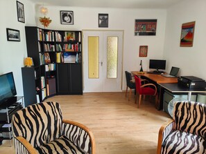 Interior - Quiet house close to the historic heart of the village (Grambois)