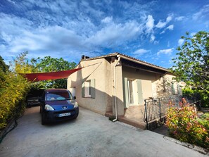 Exterior - Quiet house close to the historic heart of the village (Grambois)