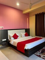 Premium bedding, pillowtop beds, free WiFi, bed sheets