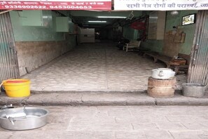 Property grounds - SAH HAVELI 400m WALK TO KASHI VISHWANATH (Varanasi)