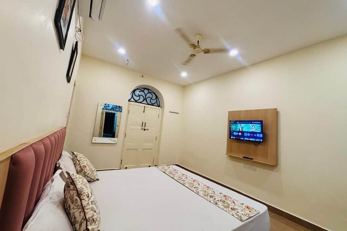 Classic Double Room | Free WiFi