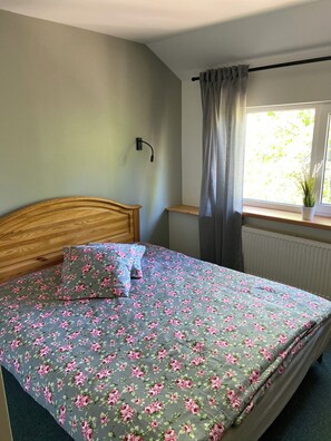 Internet - Adorable 2-bedroom house in charming Slampe perfect for relaxing, quiet getaway! (Slampe)