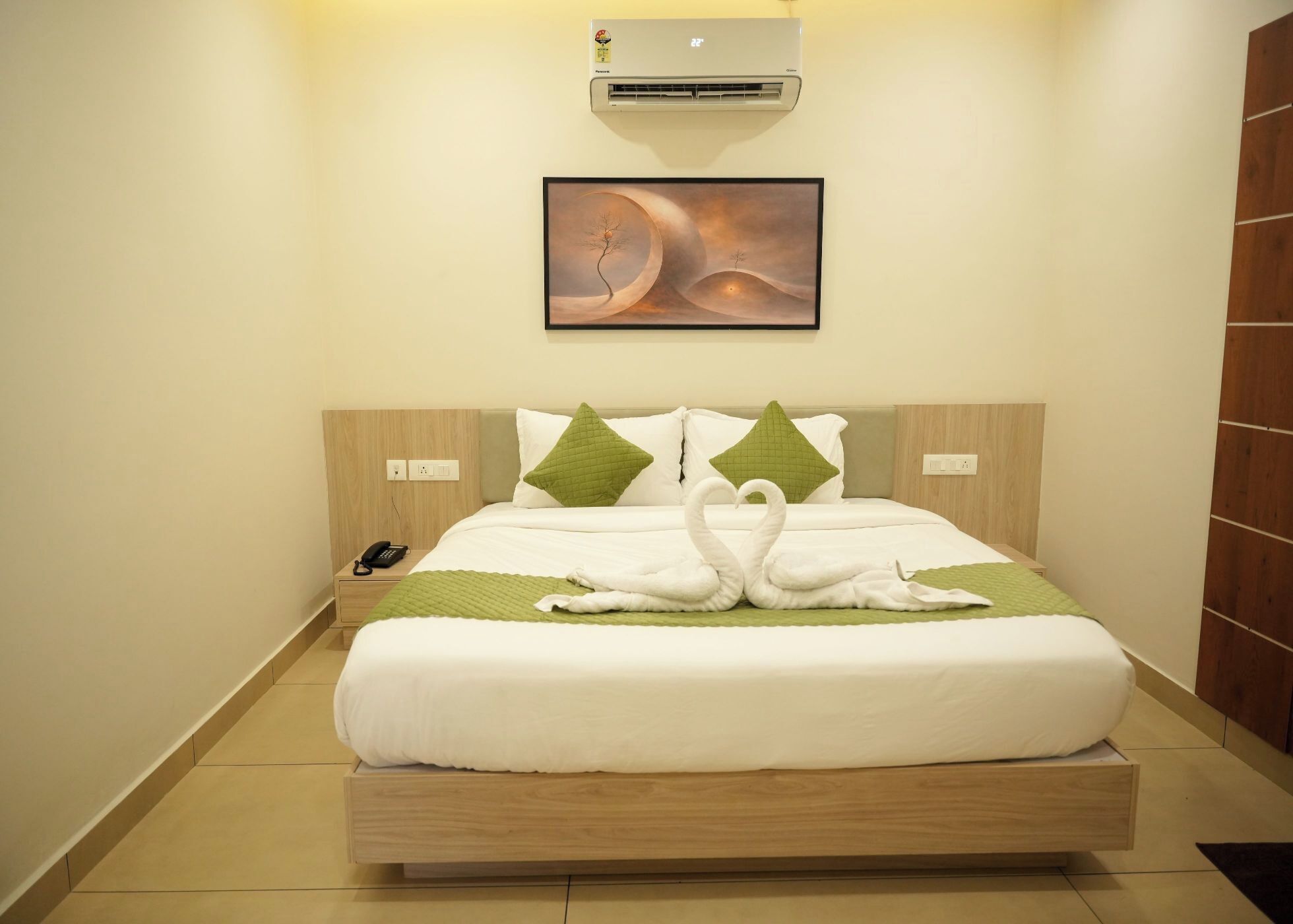 Standard Room | Laptop workspace, free WiFi