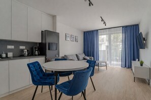 Căn hộ, ban công | Bếp nhỏ riêng