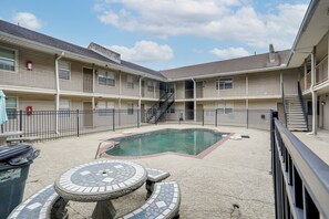 Pool - Walk to LSU Campus & Bars! Condo w/ Community Pool (Baton Rouge)