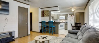 Walk to LSU Campus & Bars! Condo w/ Community Pool