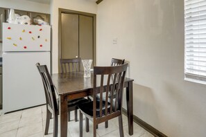 Dining - Walk to LSU Campus & Bars! Condo w/ Community Pool (Baton Rouge)
