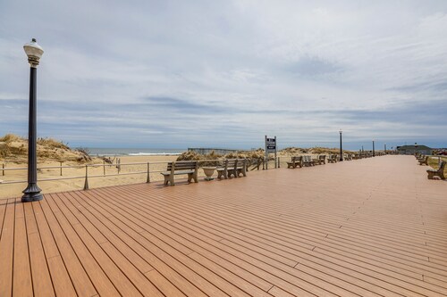 Steps to Shore & Boardwalk! Ocean Grove Getaway