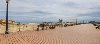 Steps to Shore & Boardwalk! Ocean Grove Getaway