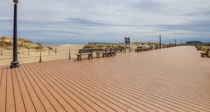 Steps to Shore & Boardwalk! Ocean Grove Getaway