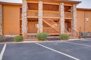 Exterior - Pool Access! 2-Unit Escape at Pointe Royale Resort (Branson)