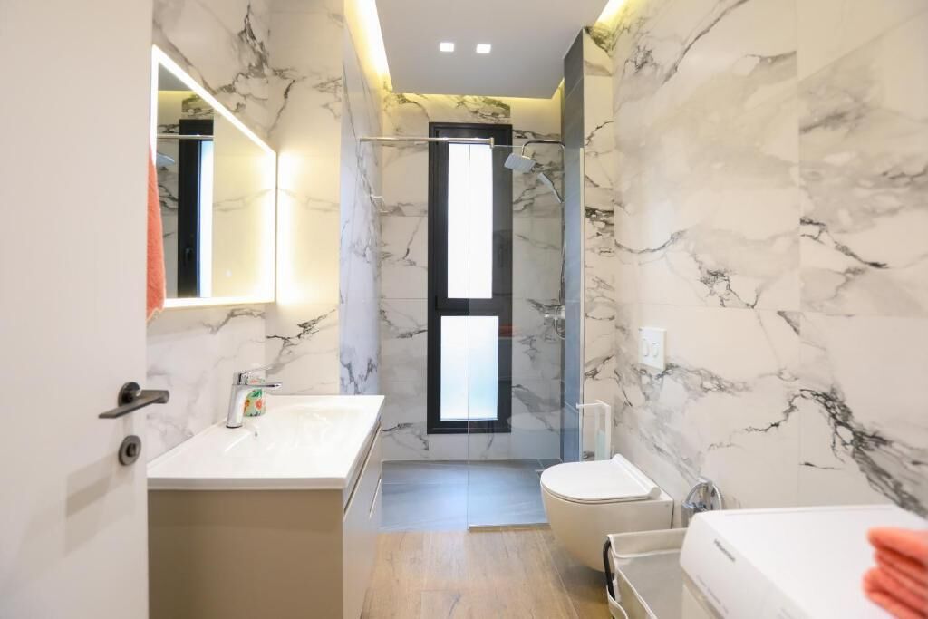 Apartamento luxo, sacada, vista para a montanha | Banheiro