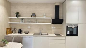 Deluxe Apartment, Balcony, Mountain View | Private kitchen