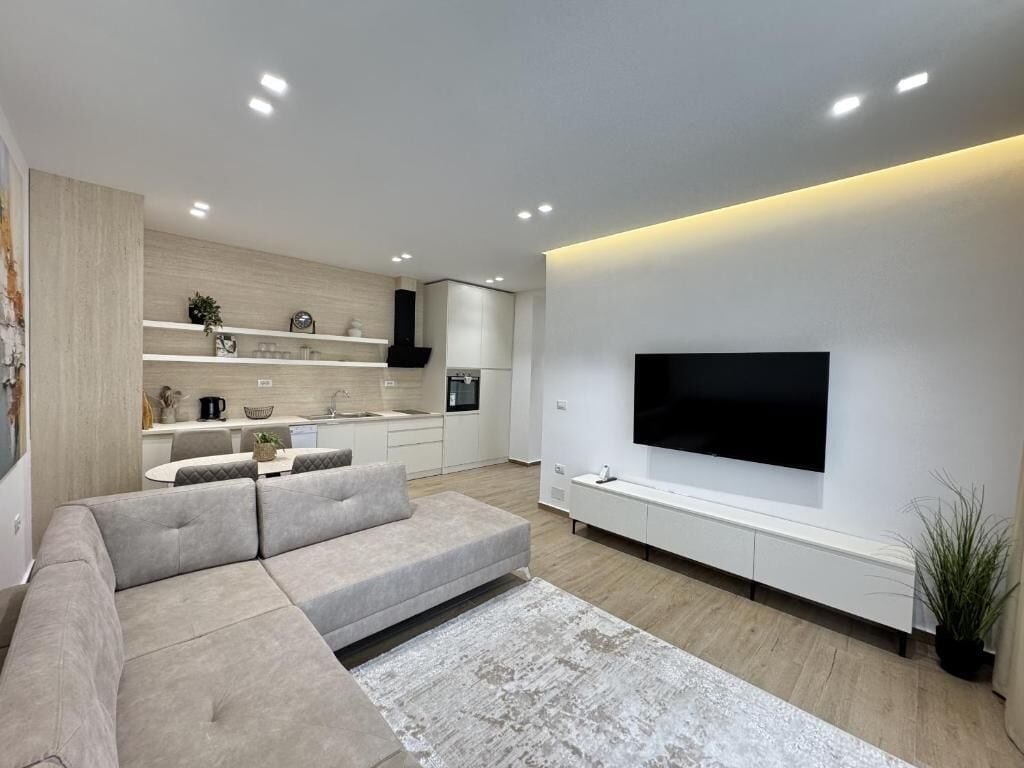Deluxe Apartment, Balcony, Mountain View | Living area