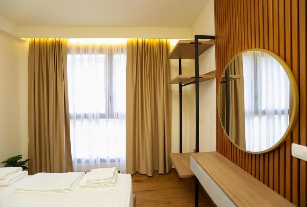 Apartamento família, sacada, vista para a montanha | Cofres nos quartos, ferros/tábuas de passar roupa, Wi-Fi de cortesia