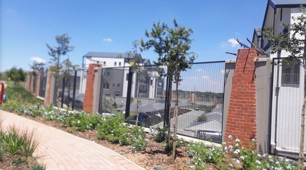 Property grounds - Mawuya-Tigashire Munyaka Executive Apartments (Midrand)