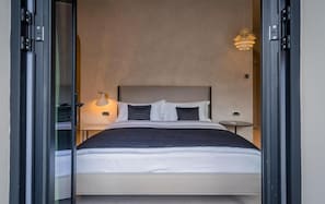 Deluxe-Doppelzimmer, Stadtblick | Zimmersafe, Schreibtisch, laptopgeeigneter Arbeitsplatz