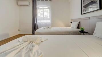 Escritorio, wifi, ropa de cama