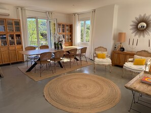 Dining - Saint Tropez, private pool, 2 parking spaces.  Quiet, 10-minute walk to beach and town. (Saint-Tropez)