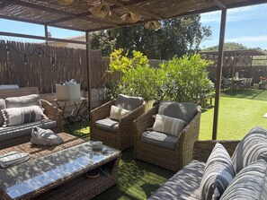 Outdoor dining - Vrbo Property (Saint-Tropez)