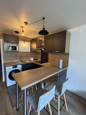 Fridge, microwave, oven, coffee/tea maker - Studio Mountain chic resort center (Le Lioran)