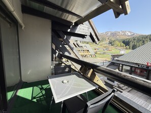 Outdoor dining - Studio Mountain chic resort center (Le Lioran)