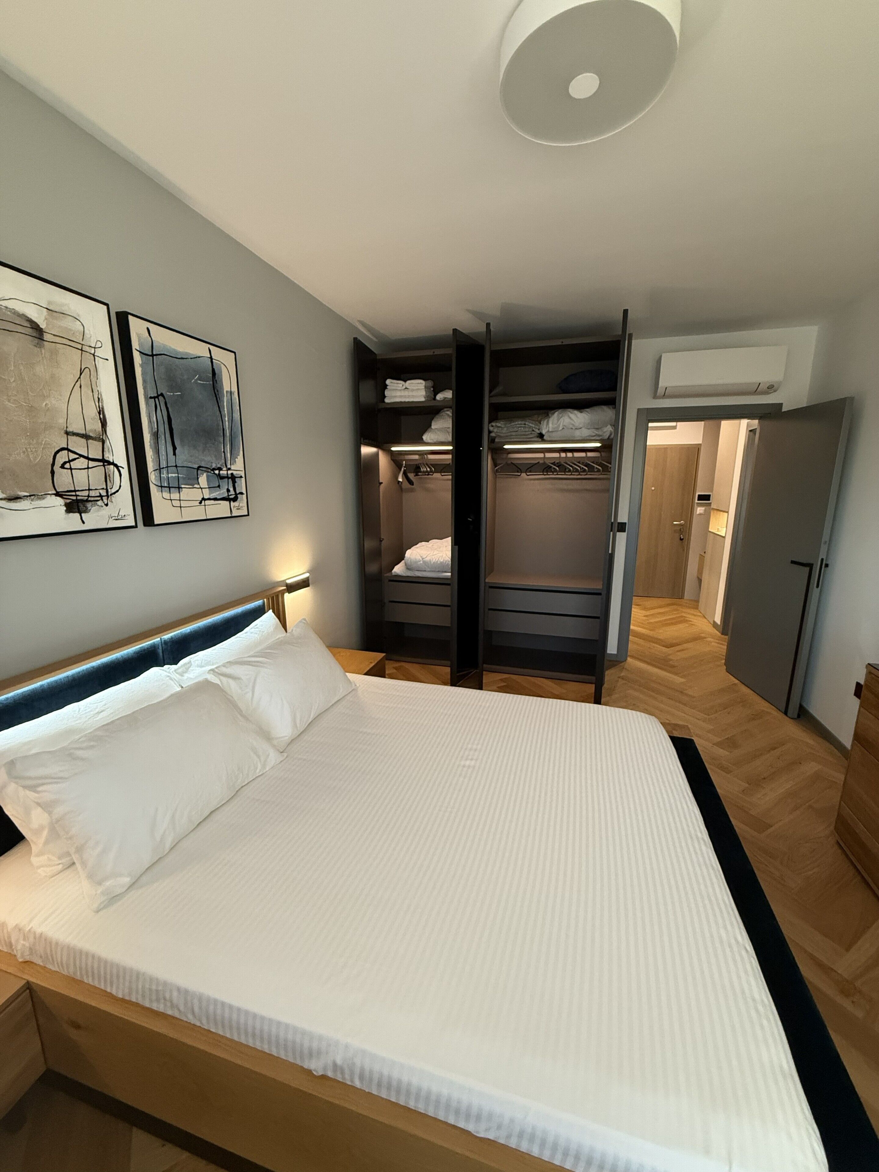 1 bedroom, in-room safe, desk, iron/ironing board