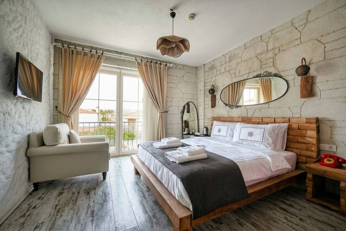 Deluxe Room | เครื่องนอนระดับพรีเมียม, มินิบาร์, ตู้นิรภัยในห้องพัก, Wi-Fi ฟรี