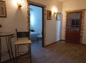 1 habitación, escritorio, wifi gratis y ropa de cama 