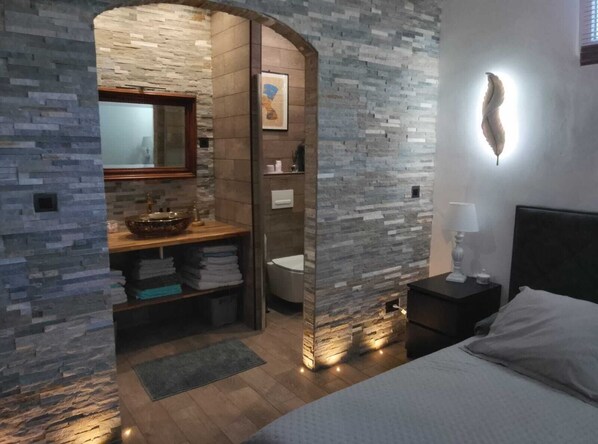 1 chambre, bureau, accès au Wi-Fi (inclus), literie fournie
