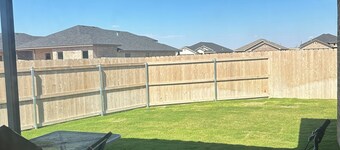 Perfect 1 bedroom available in a shared house . Bathroom is shared .