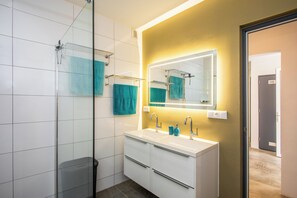 Shower, hair dryer, bidet, towels - Luxury 5 star Villa with private pool 600 m from Jan Thiel Beach (Jan Thiel)