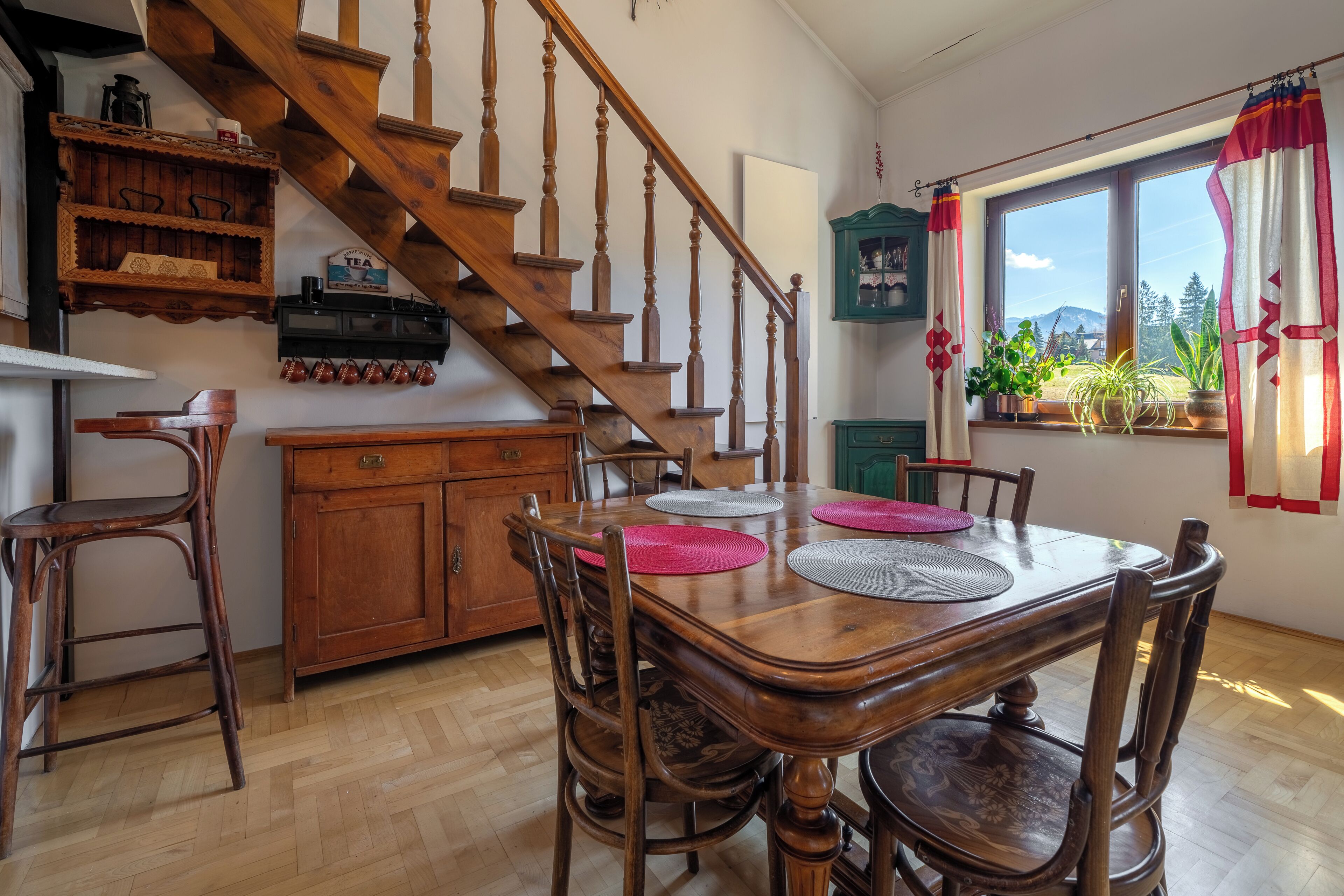 Apartment, Balcony, Mountain View | In-room dining