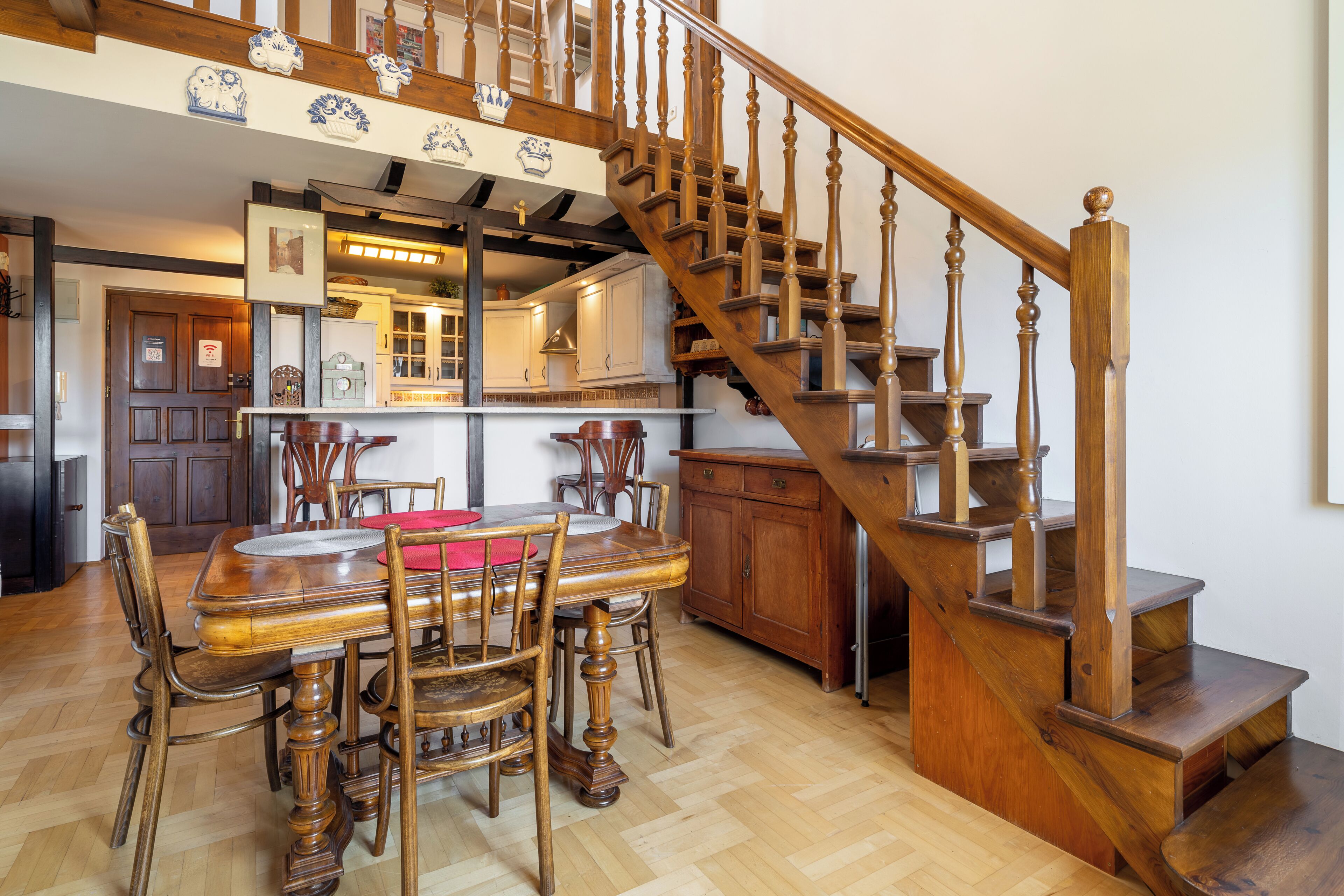 Apartment, Balkon, Bergblick | Essbereich im Zimmer