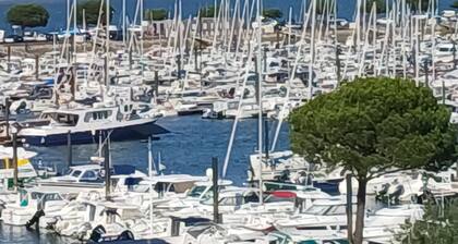 Appartement avec vue port de plaisance, à quelques pas de la plage